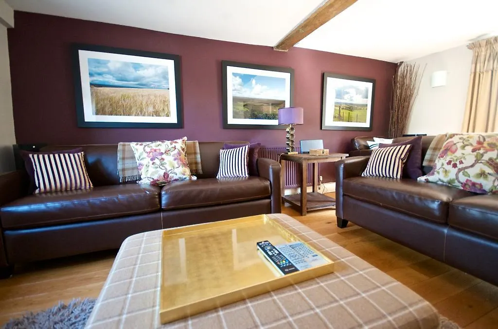Stunning Yew Tree Cottage Westow Country house