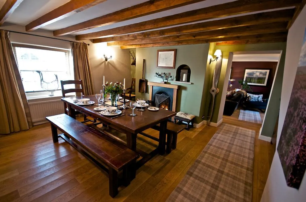 Stunning Yew Tree Cottage Westow United Kingdom