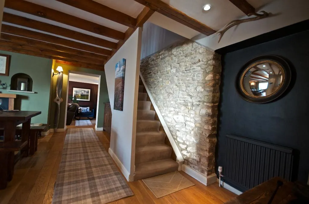 Stunning Yew Tree Cottage Westow